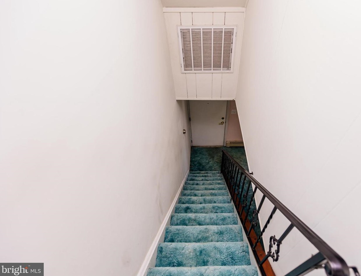 12 Vase Ln, Levittown PA 19054-1203 exterior