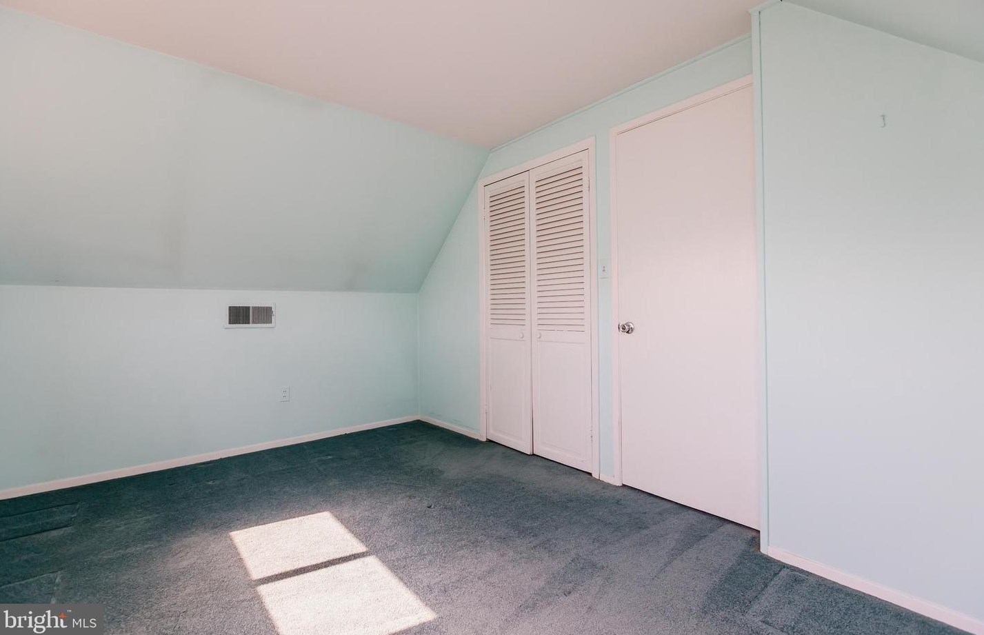 12 Vase Ln, Levittown PA 19054-1203 exterior