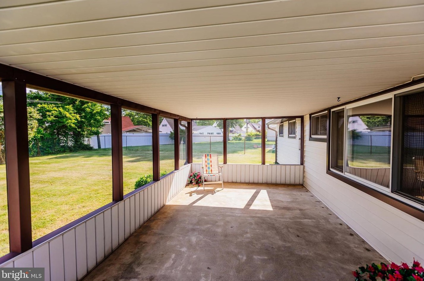 12 Vase Ln, Levittown PA 19054-1203 exterior