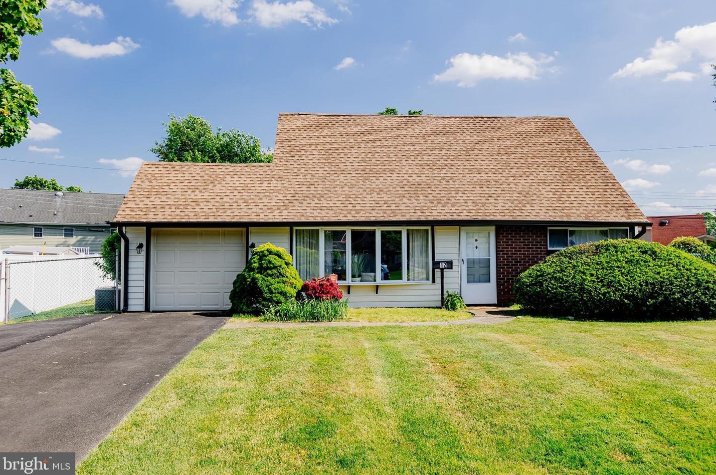 12 Vase Ln, Levittown PA 19054-1203 exterior