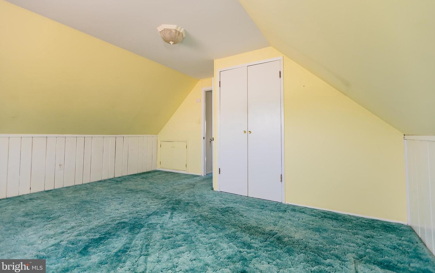 12 Vase Ln, Levittown PA 19054-1203 exterior