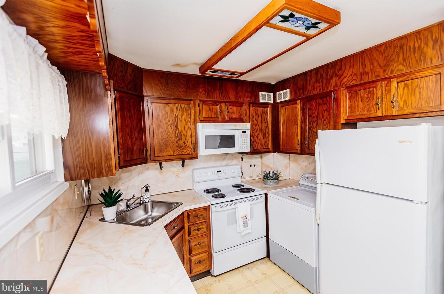 12 Vase Ln, Levittown PA 19054-1203 exterior