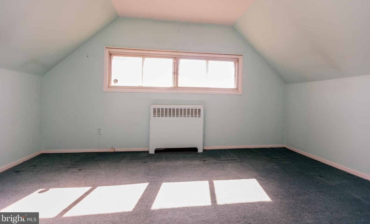 12 Vase Ln, Levittown PA 19054-1203 exterior