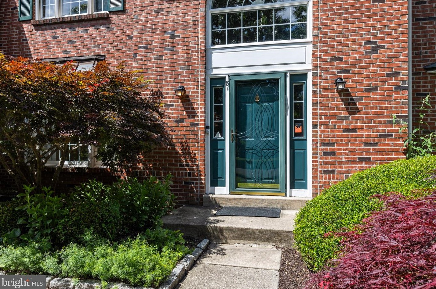81 Bittersweet Dr, Gardenville, PA