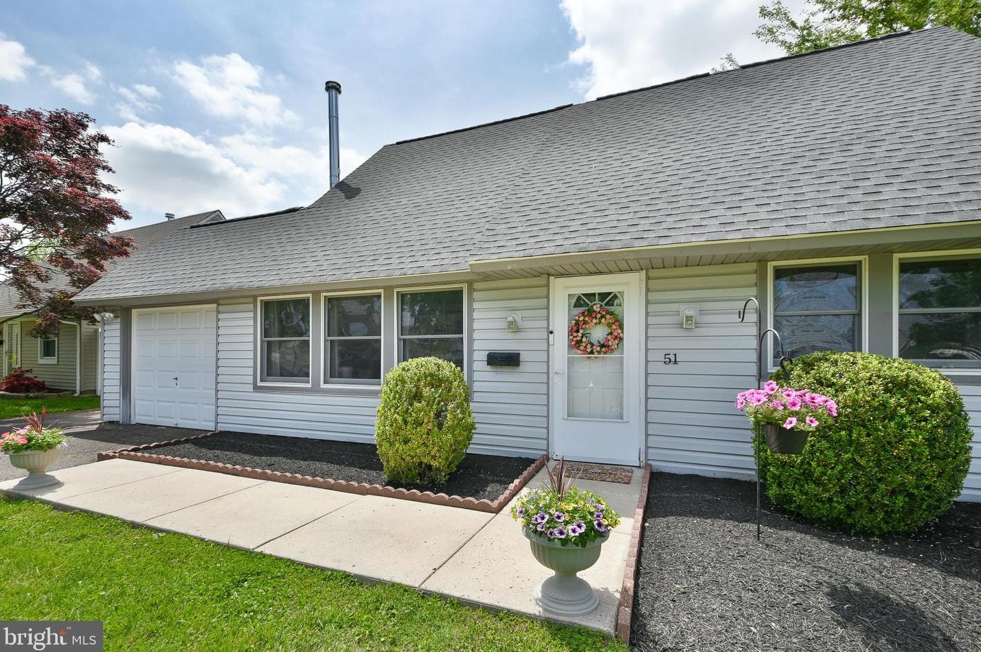 51 Indigo Rd, Levittown, PA 19057-2718