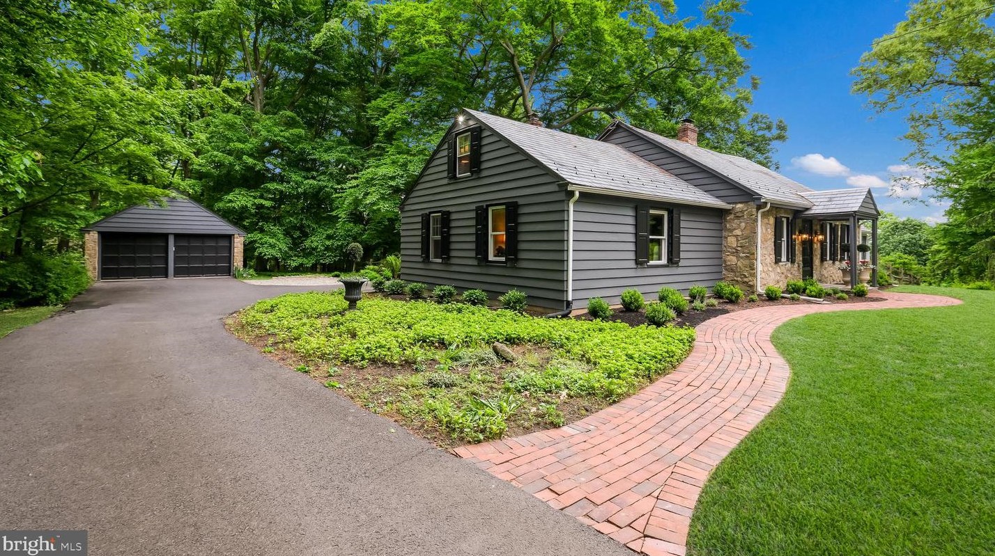 2899 Burnt House Hill Rd, Gardenville, PA 18902