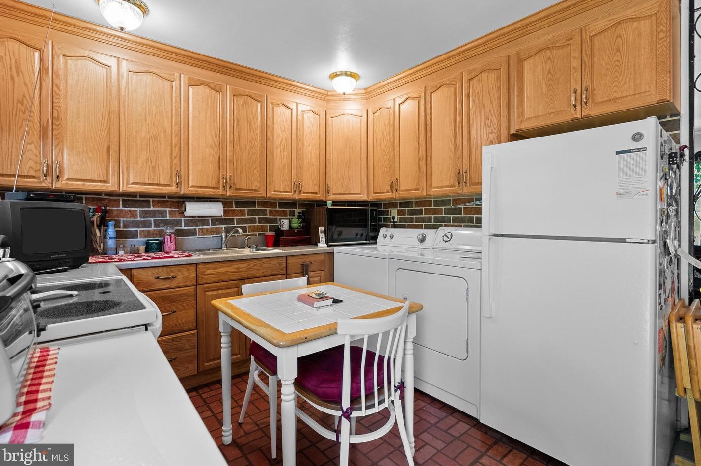 23 Tinsel Rd, Levittown PA 19056-1563 exterior