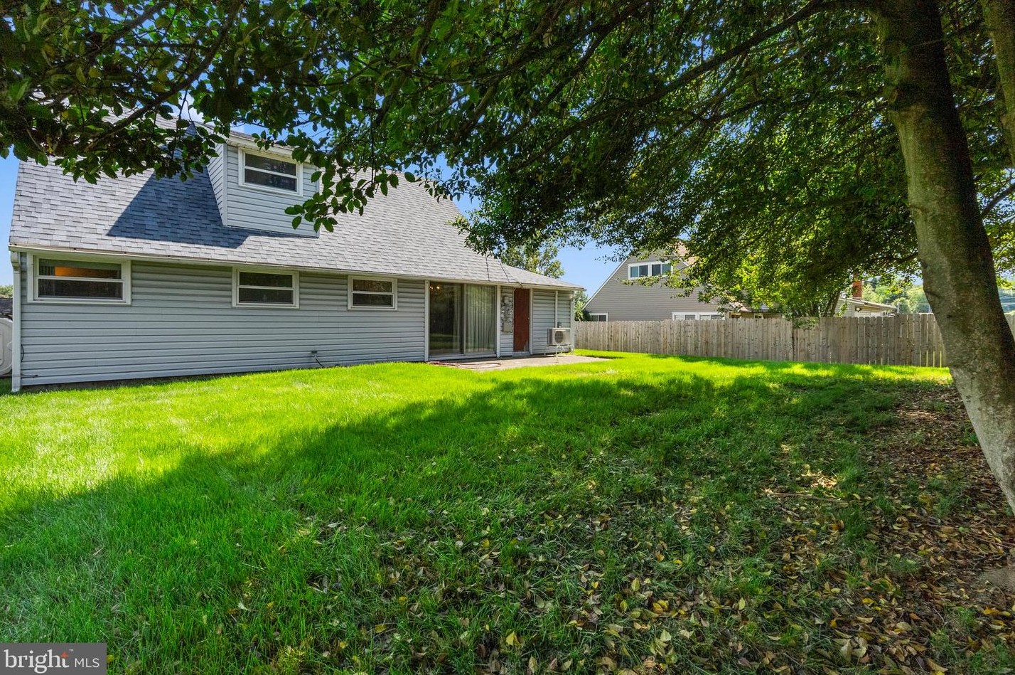 23 Tinsel Rd, Levittown PA 19056-1563 exterior