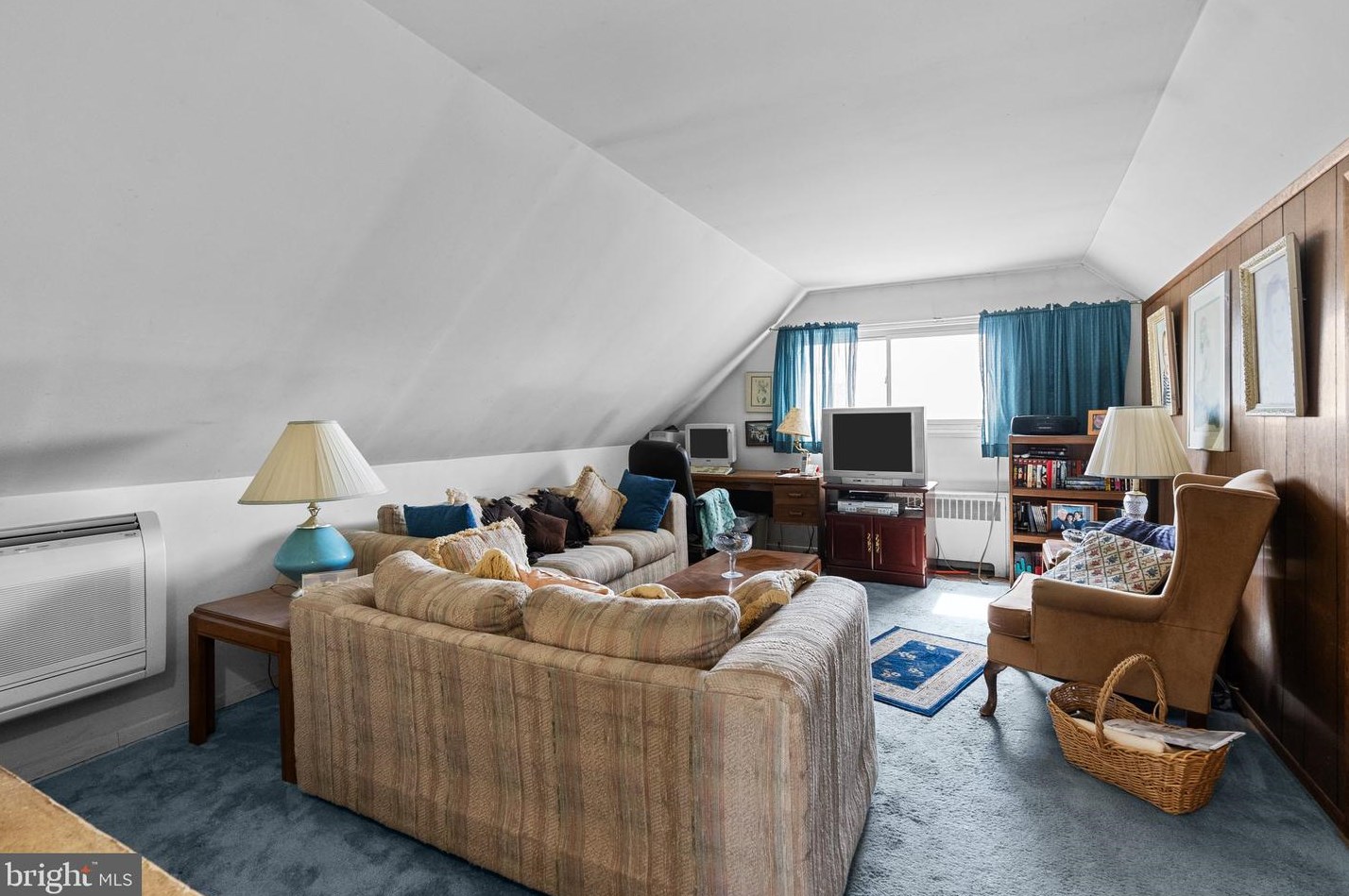 23 Tinsel Rd, Levittown PA 19056-1563 exterior