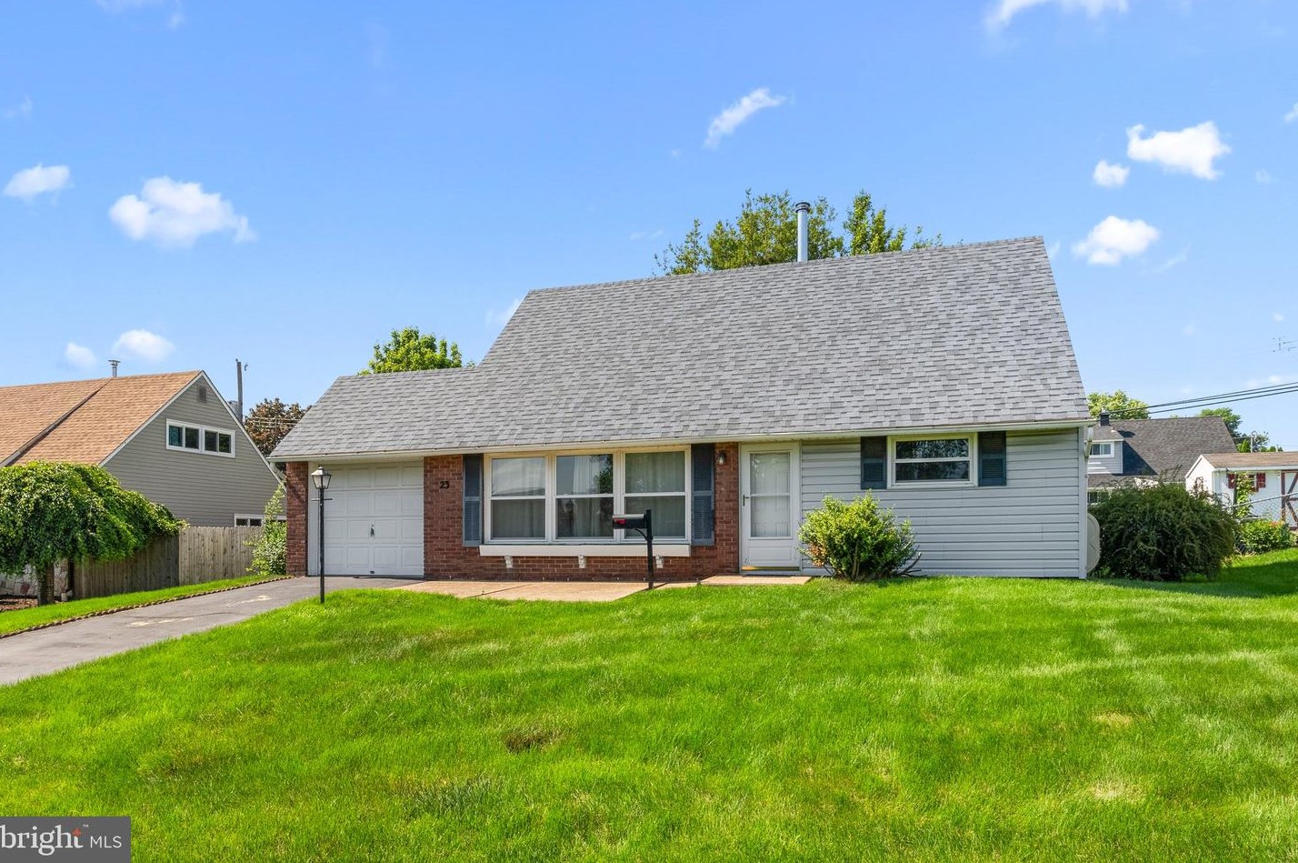23 Tinsel Rd, Levittown, PA 19056-1531