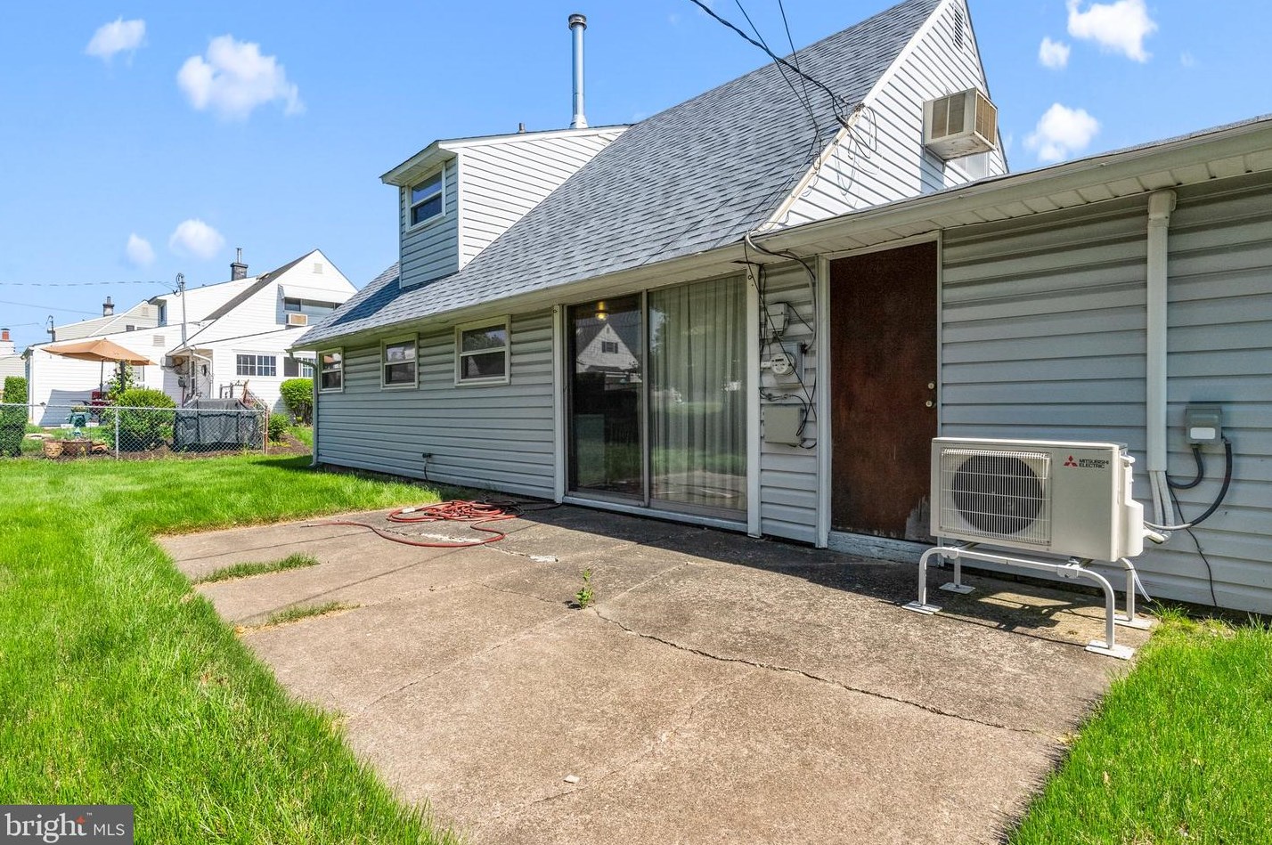 23 Tinsel Rd, Levittown PA 19056-1563 exterior