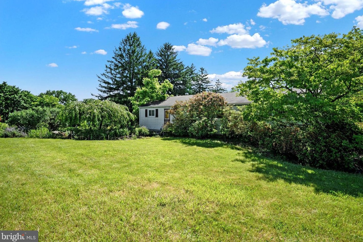 1037 Hilltown Pike, Line Lexington, PA 18932