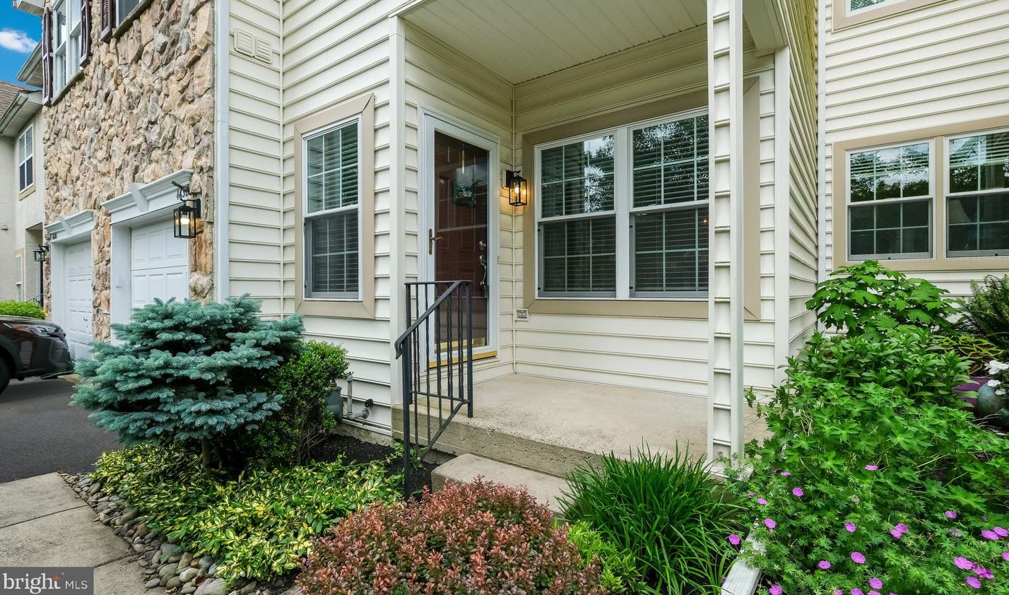 4638 Old Oak Rd, Gardenville, PA