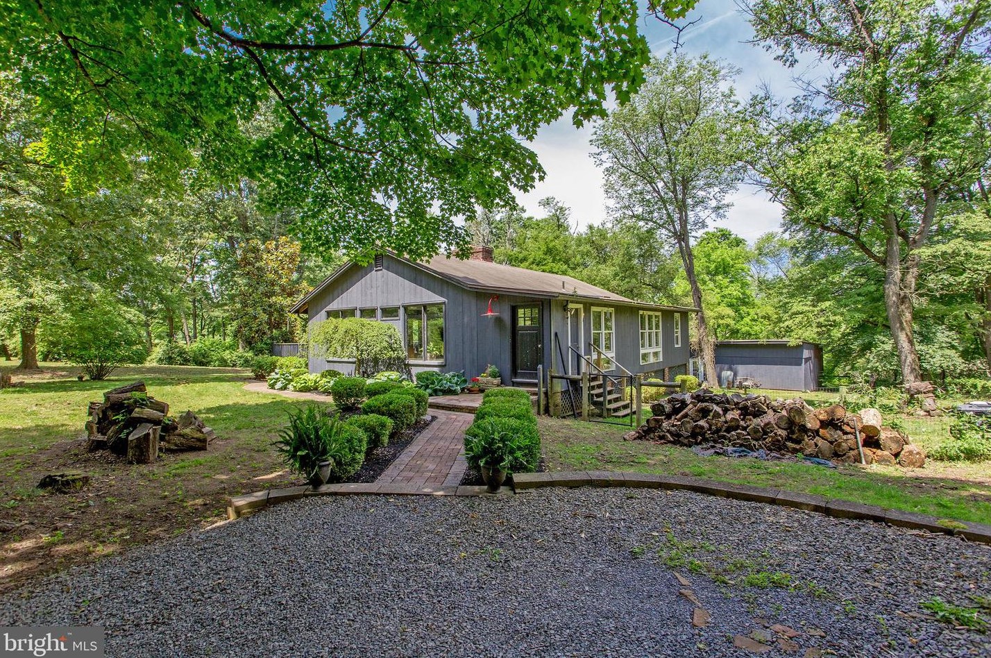 6833 Chapel Rd, New Hope, PA 18938