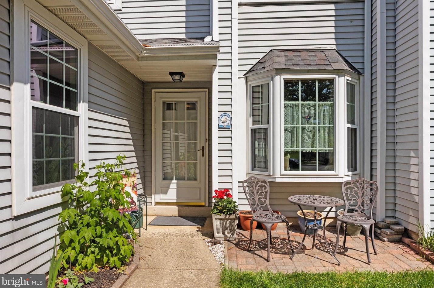 74 Carousel Cir, Gardenville, PA