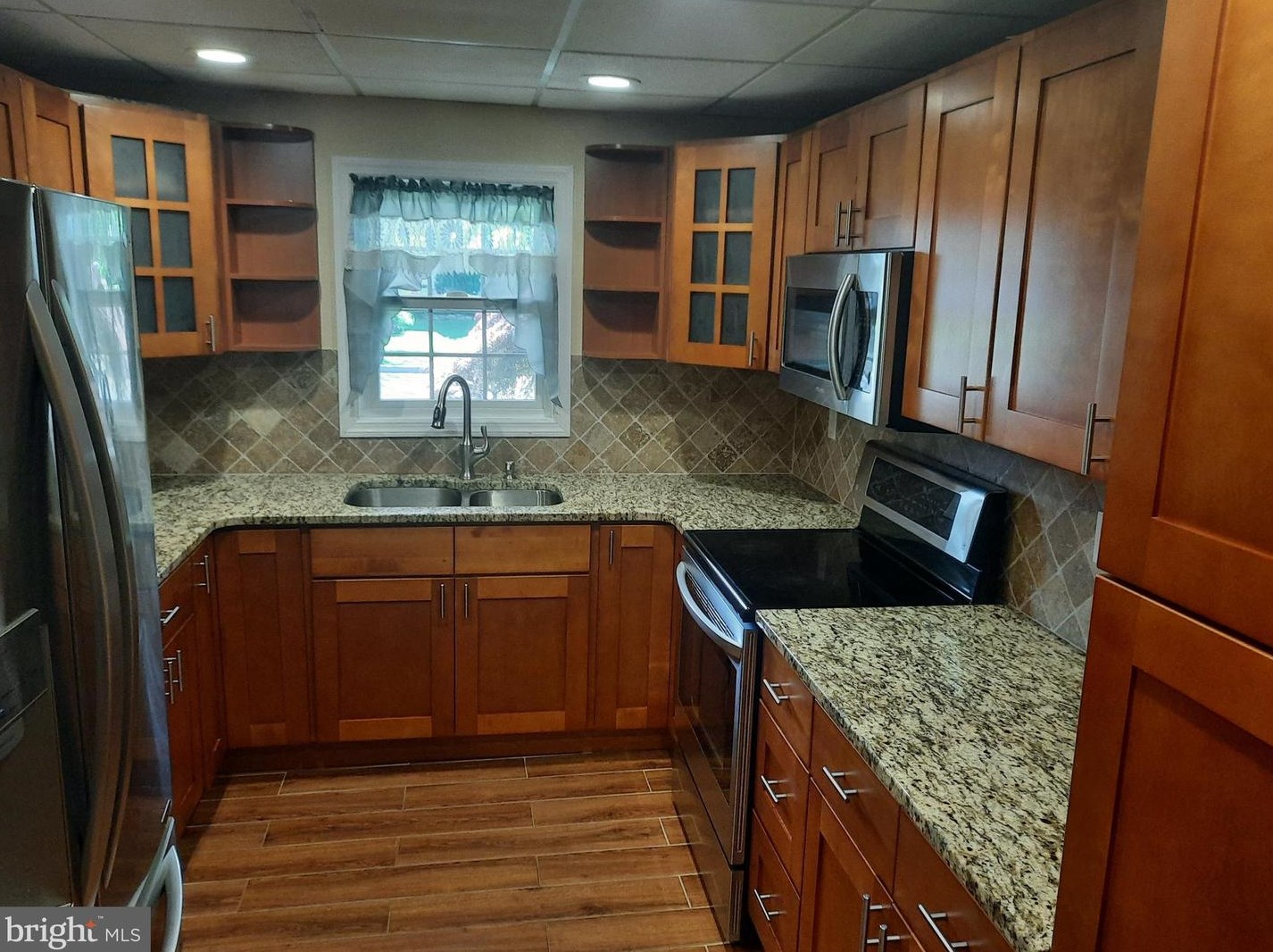 65 Narcissus Ln, Levittown, PA 19054-3401