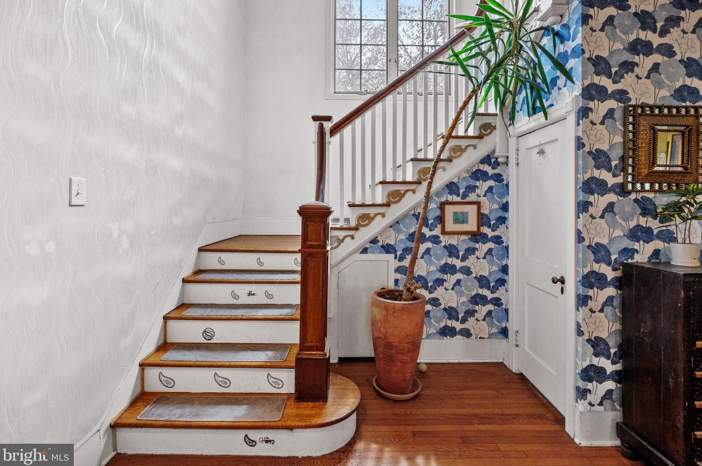 859 Crown St, Yardley, PA 19067-1066