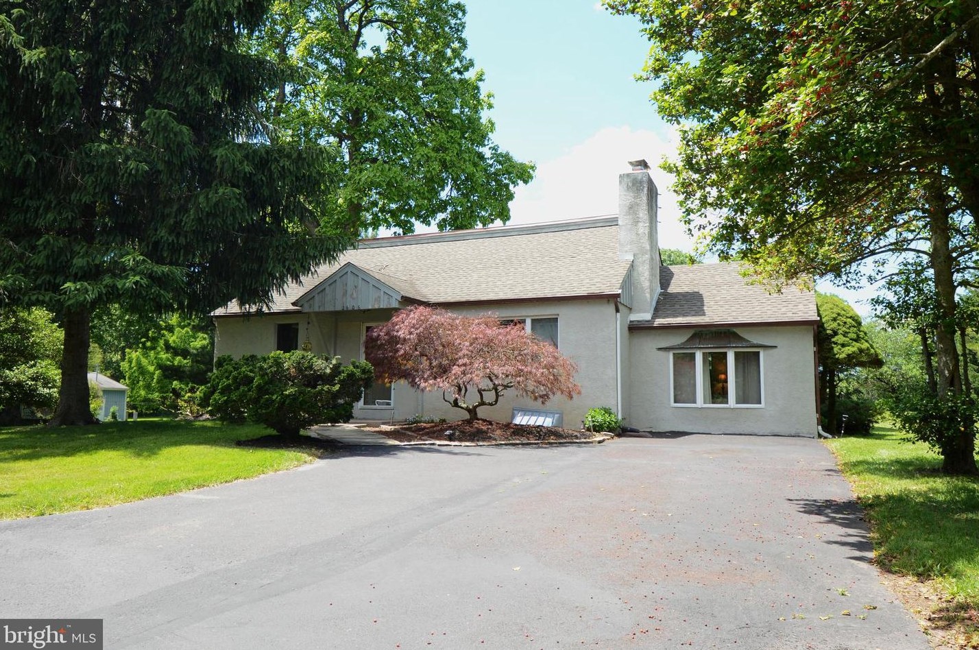 2606 Bedminster Rd, Perkasie, PA 18944