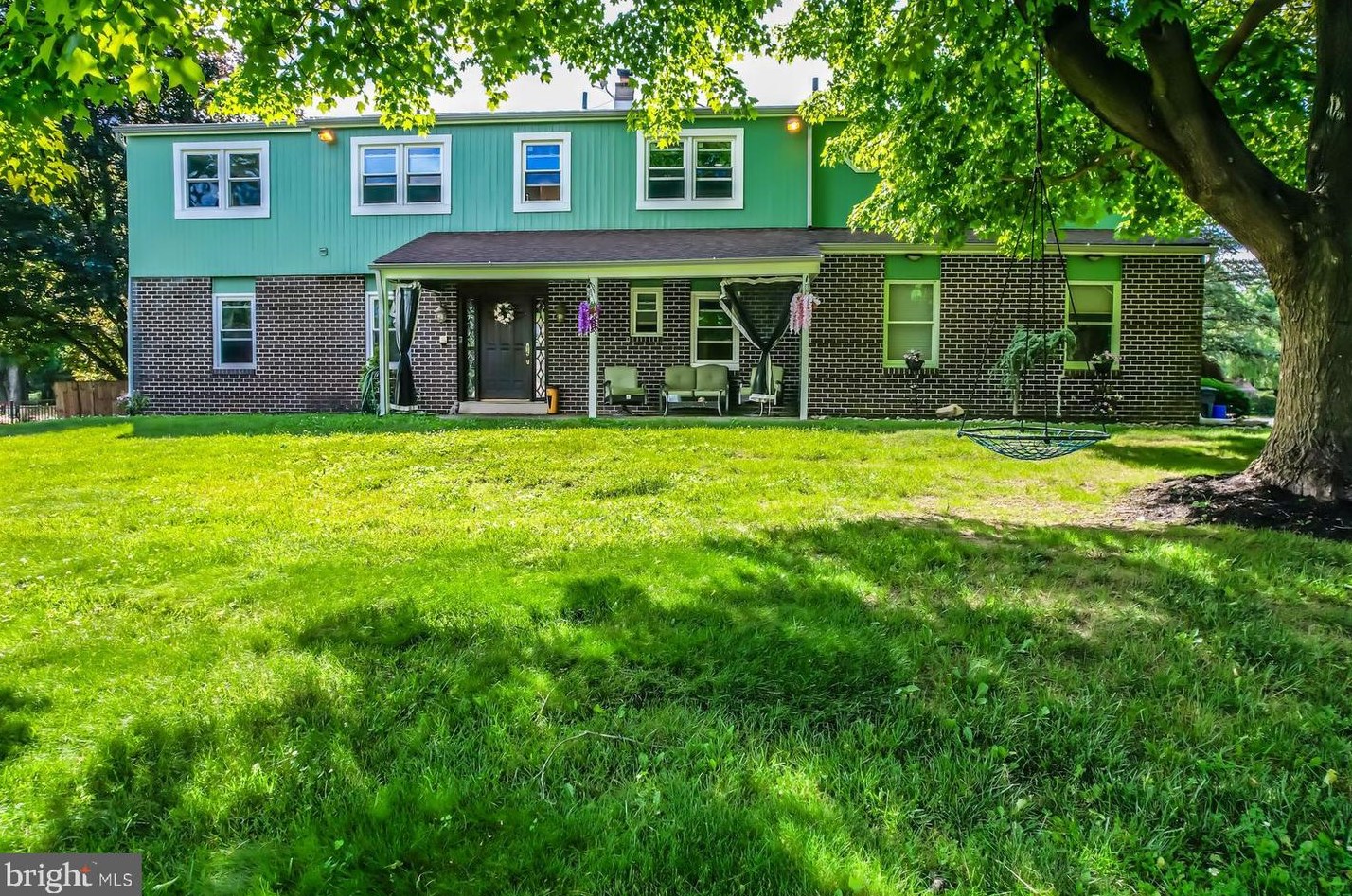 2 Ann Cir, Southampton, PA 18954