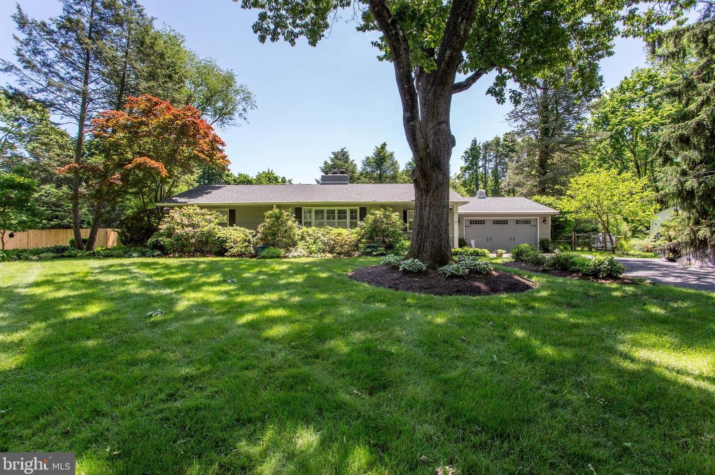 67 Townview Dr, Gardenville, PA