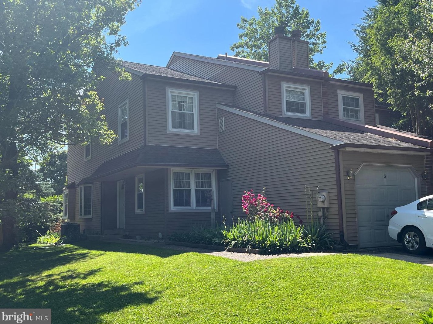 3 Stacey Dr, Gardenville, PA 18901