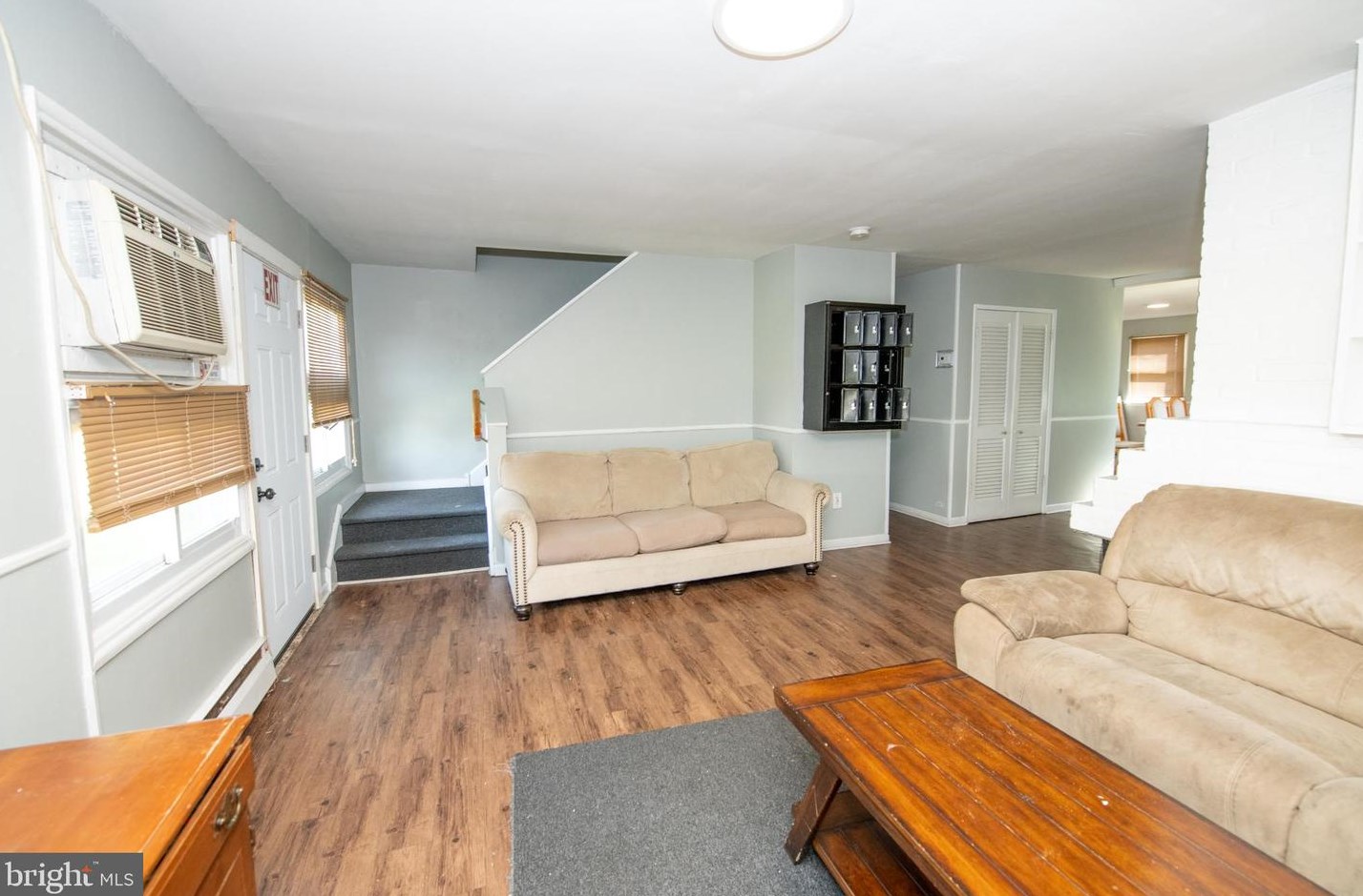 373 Stonybrook Dr, Levittown PA  19055-2015 exterior