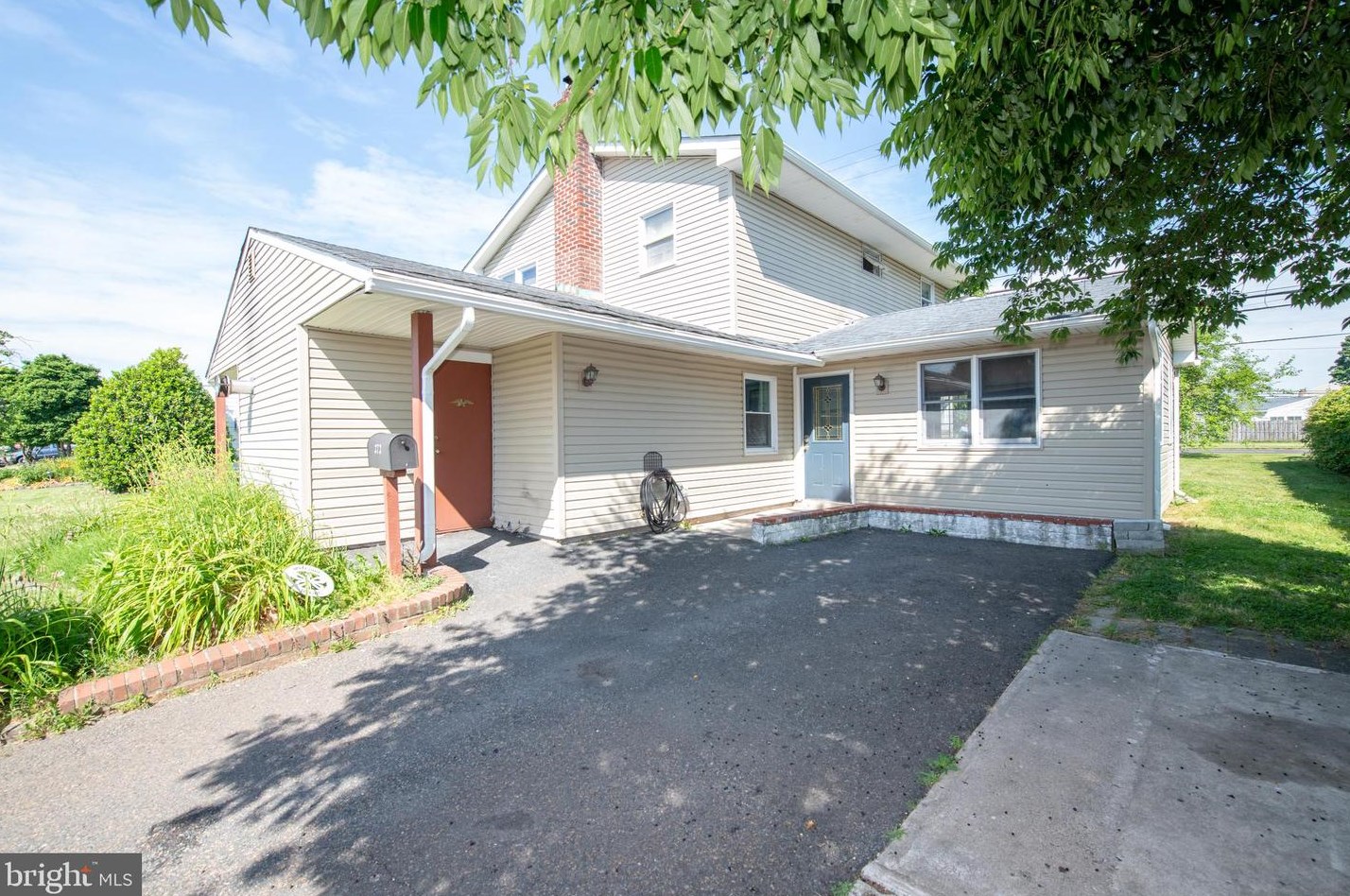 373 Stonybrook Dr, Levittown, PA 19055-2015