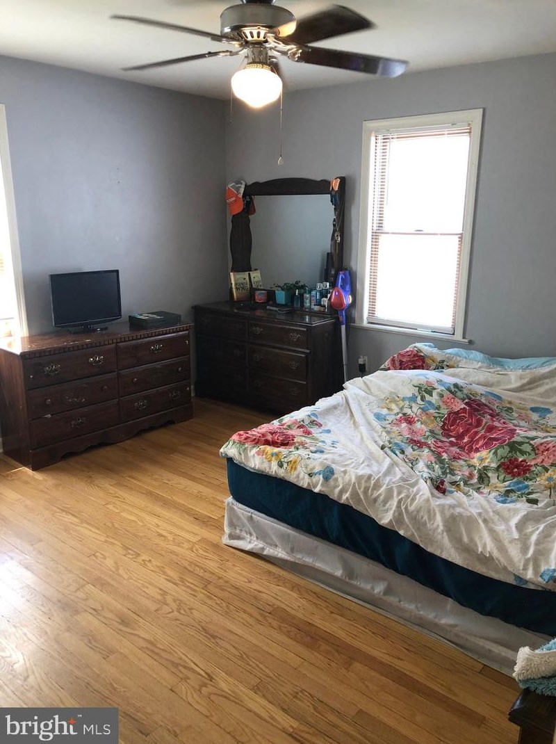 92 Penn Ln, Levittown PA 19054-2513 exterior