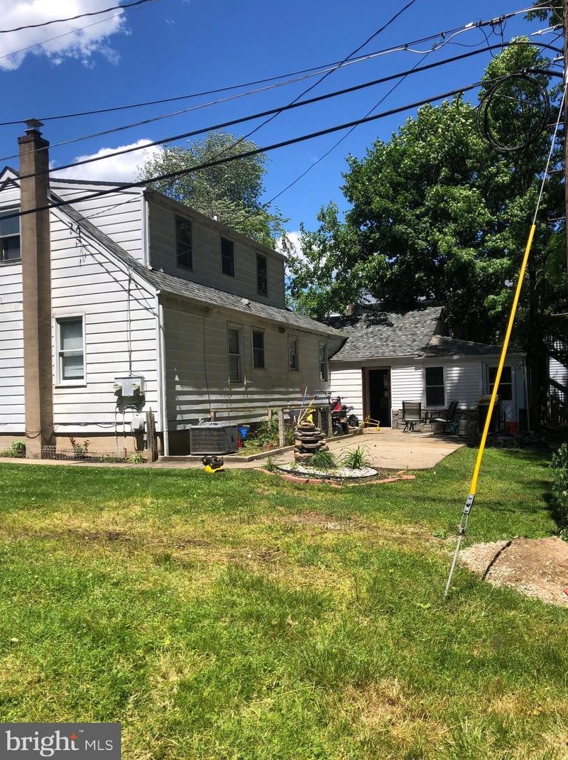 92 Penn Ln, Levittown PA 19054-2513 exterior