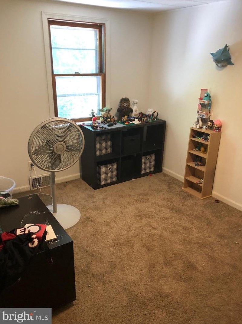 92 Penn Ln, Levittown PA 19054-2513 exterior