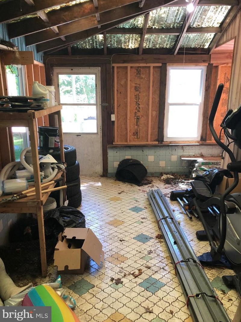 92 Penn Ln, Levittown PA 19054-2513 exterior