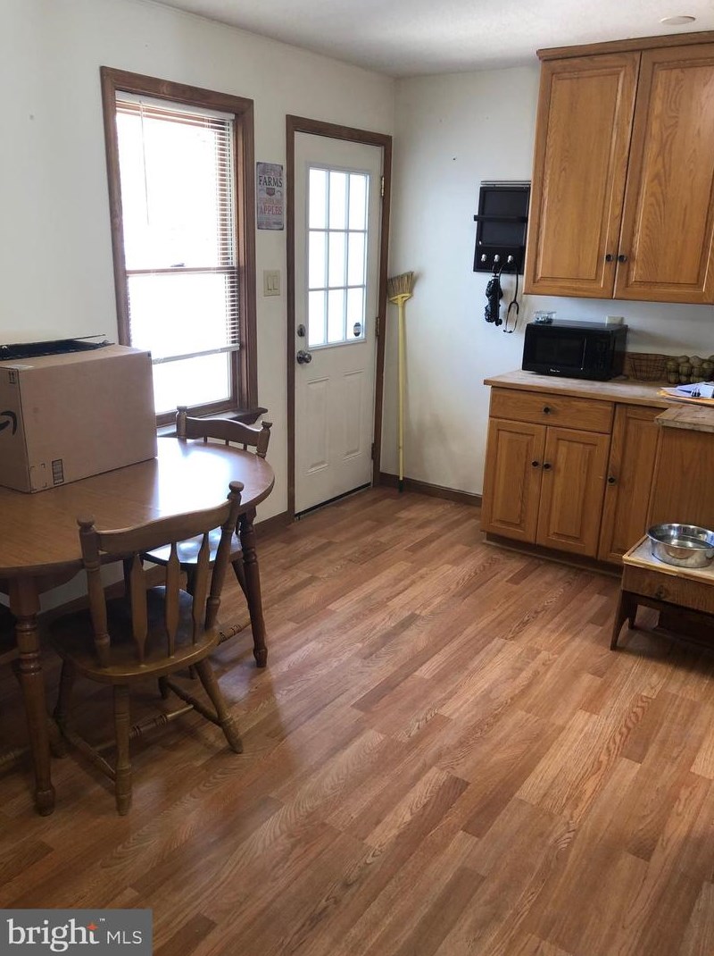 92 Penn Ln, Levittown PA 19054-2513 exterior