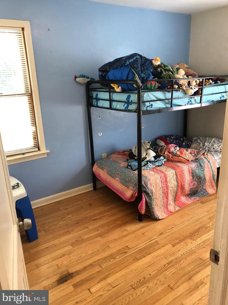 92 Penn Ln, Levittown PA 19054-2513 exterior