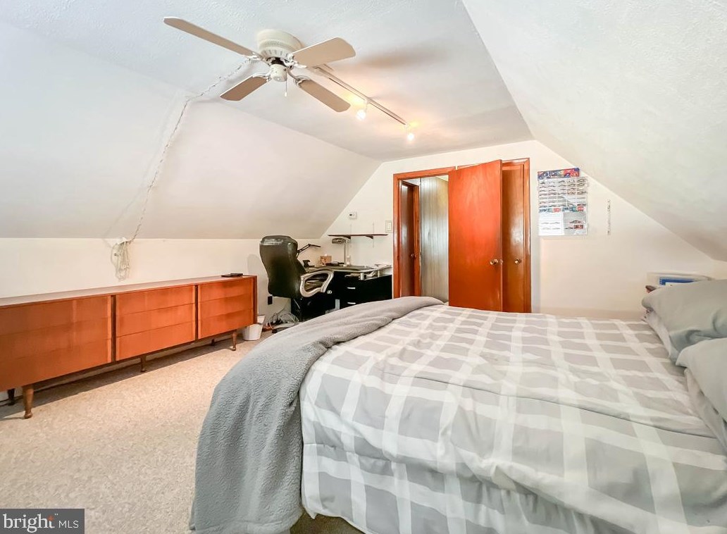 88 Kraft Ln, Levittown PA  19055-2412 exterior