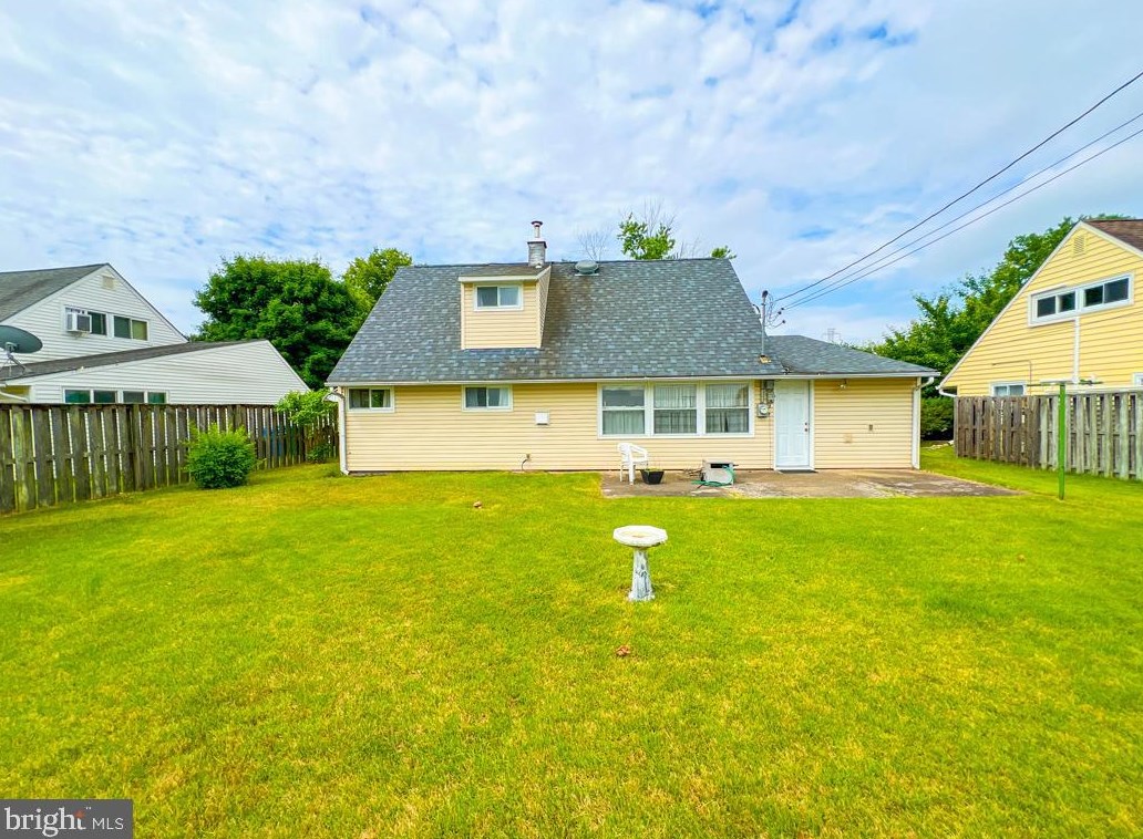 88 Kraft Ln, Levittown PA  19055-2412 exterior