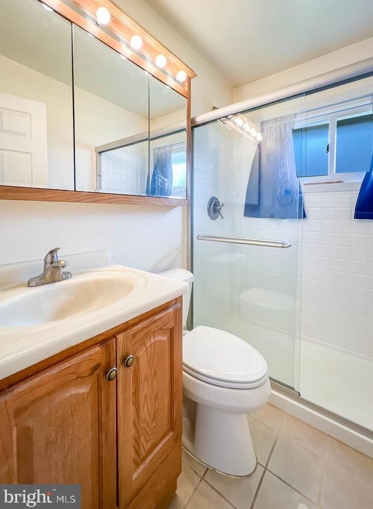 88 Kraft Ln, Levittown PA  19055-2412 exterior