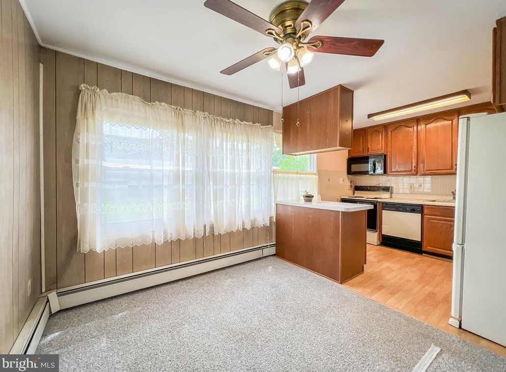 88 Kraft Ln, Levittown PA  19055-2412 exterior