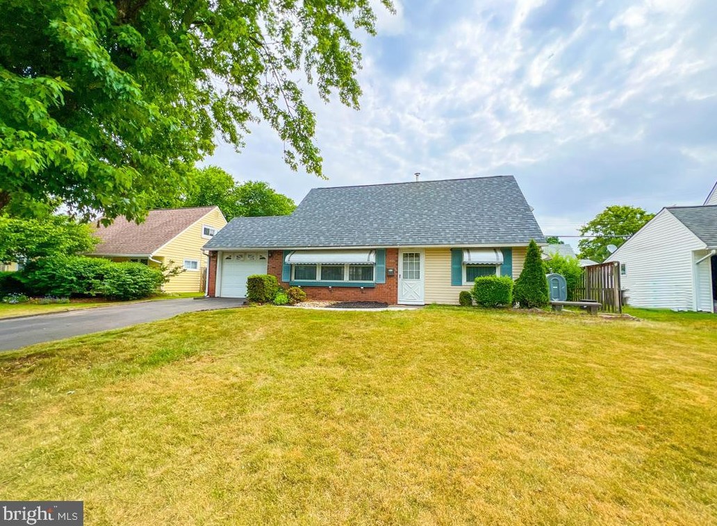 88 Kraft Ln, Levittown PA  19055-2413 exterior