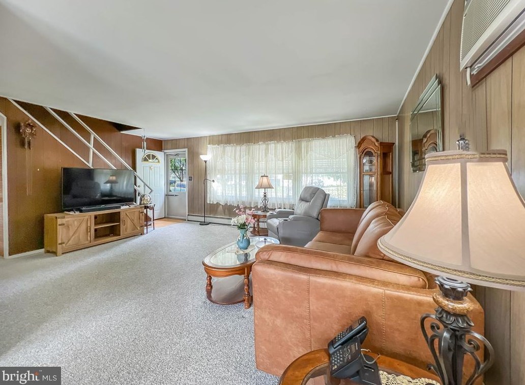 88 Kraft Ln, Levittown PA  19055-2412 exterior