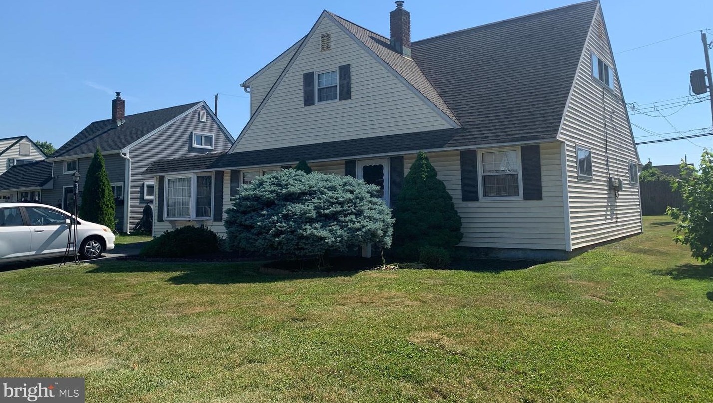 58 Nettletree Ln, Levittown, PA 19054-3304