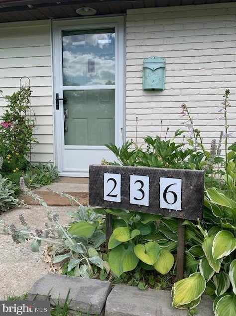 236 Quincy Dr, Levittown, PA 19057