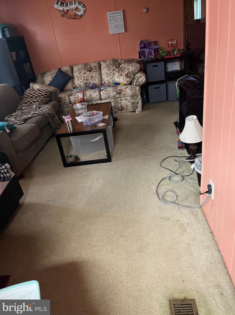5046 Garner Dr, Yardley, PA 19067-5181