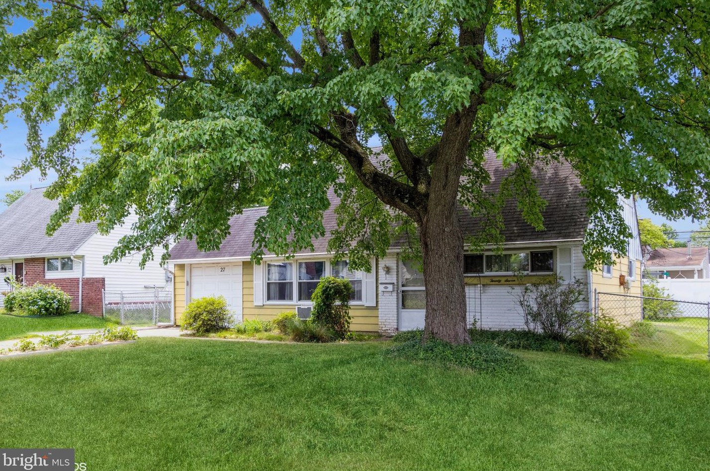 27 Mintleaf Rd, Levittown, PA 19056