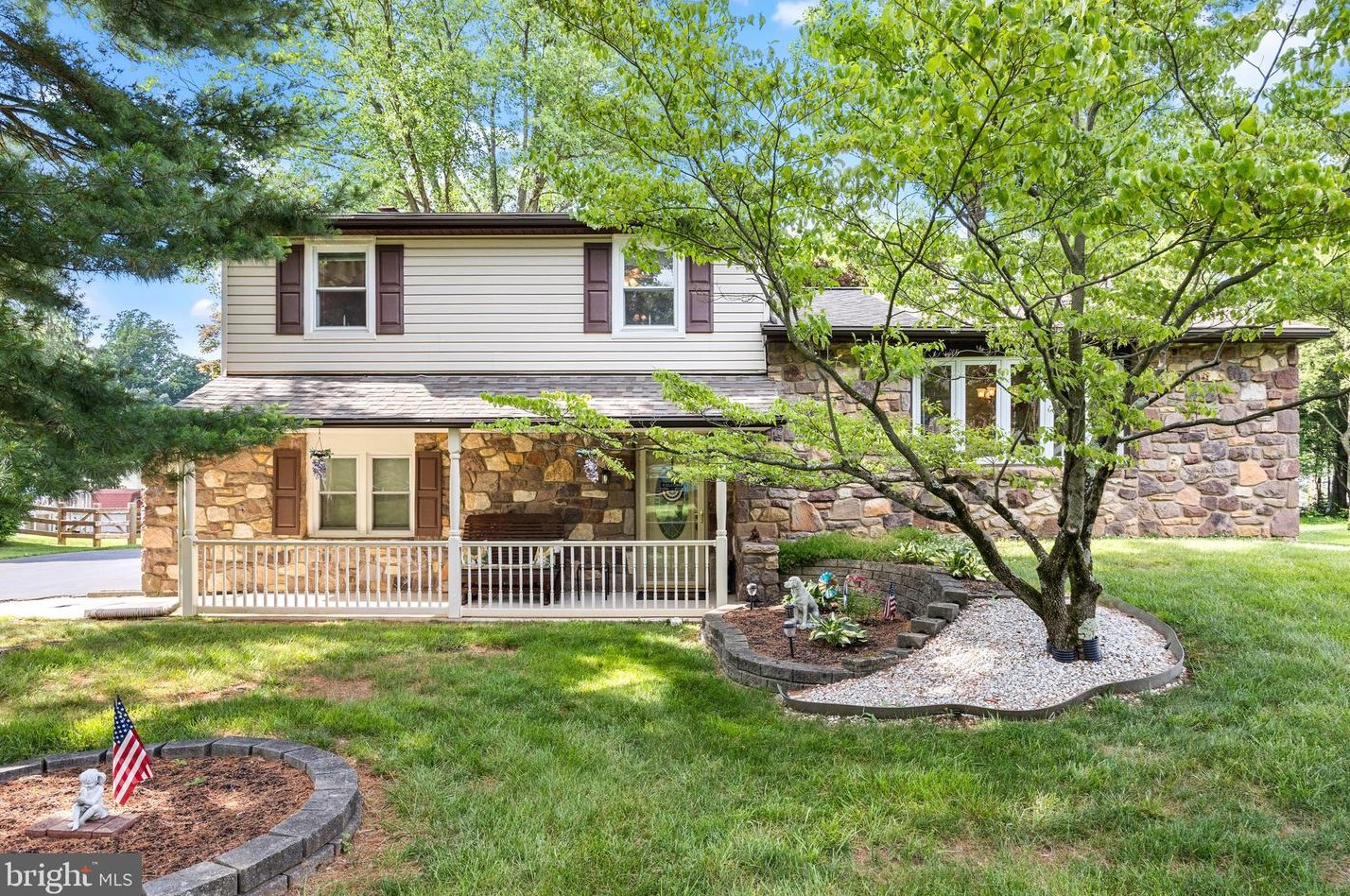 95 Doe Run Dr, Southampton, PA 18966