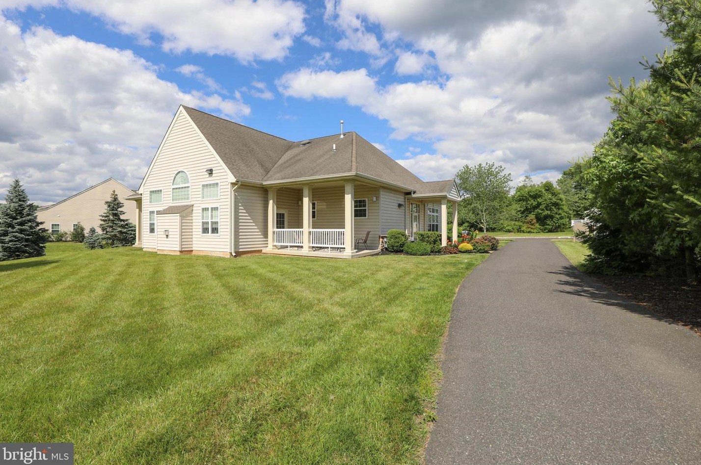 1138 Arbour Ln, Quakertown PA 18951-2861 exterior