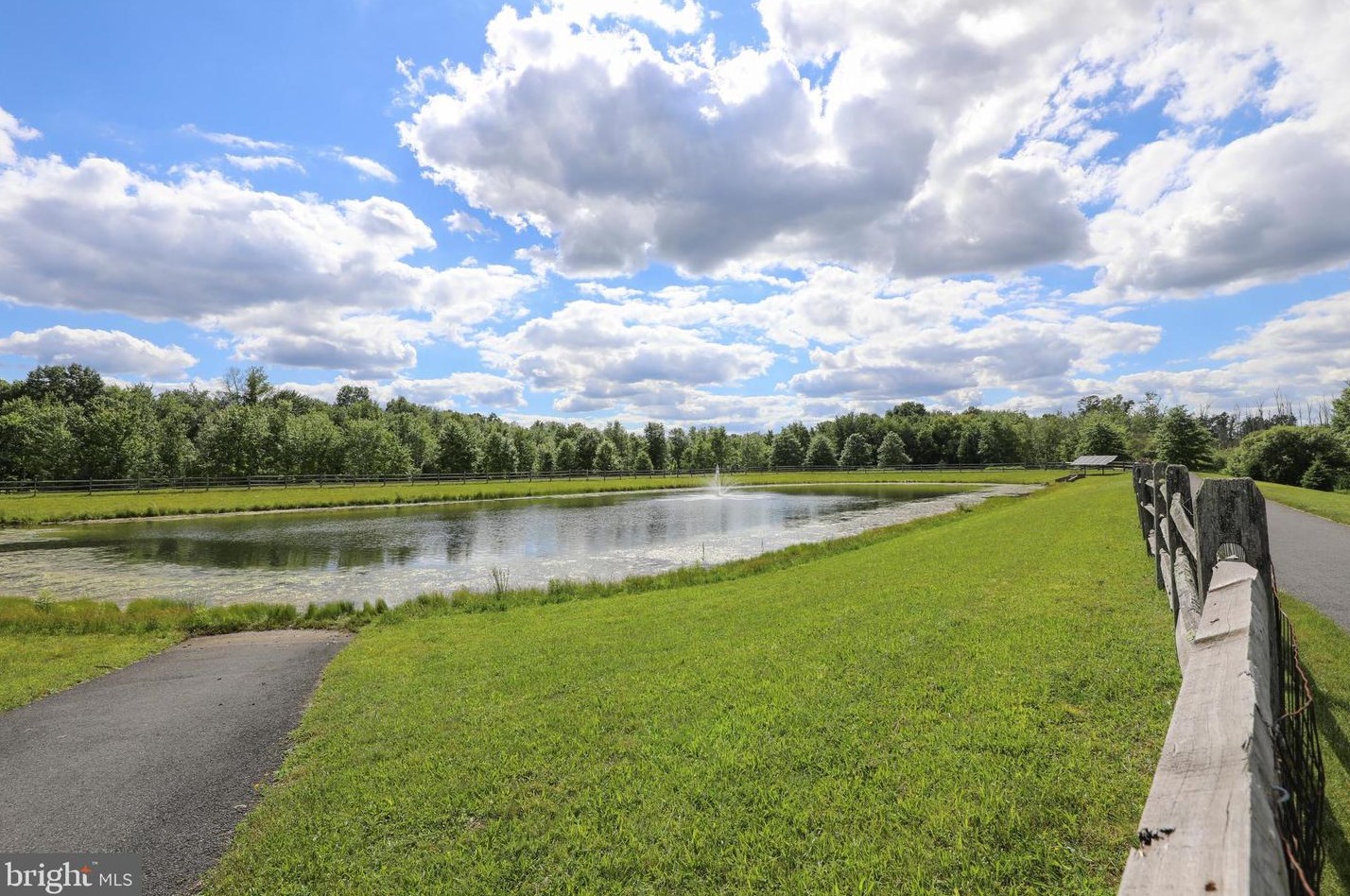 1138 Arbour Ln, Quakertown PA 18951-2861 exterior