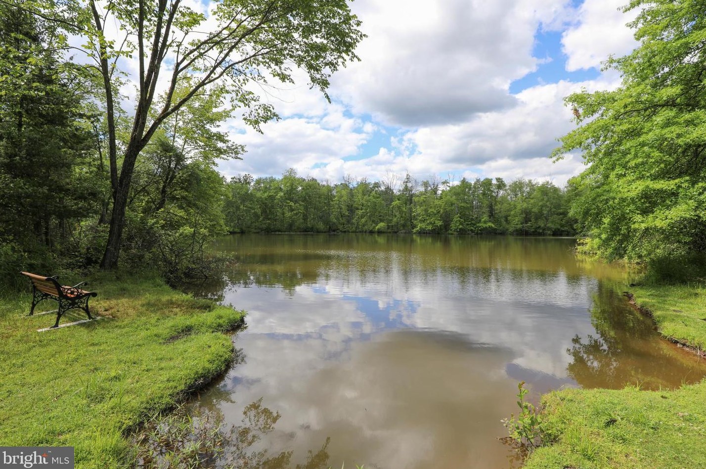 1138 Arbour Ln, Quakertown PA 18951-2861 exterior