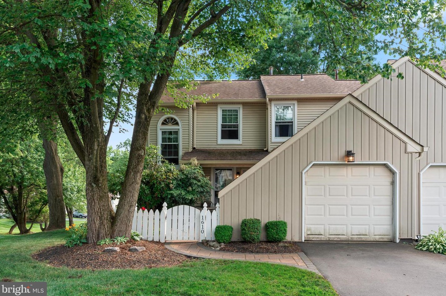 1610 Mcnelis Dr, Southampton, PA 18966