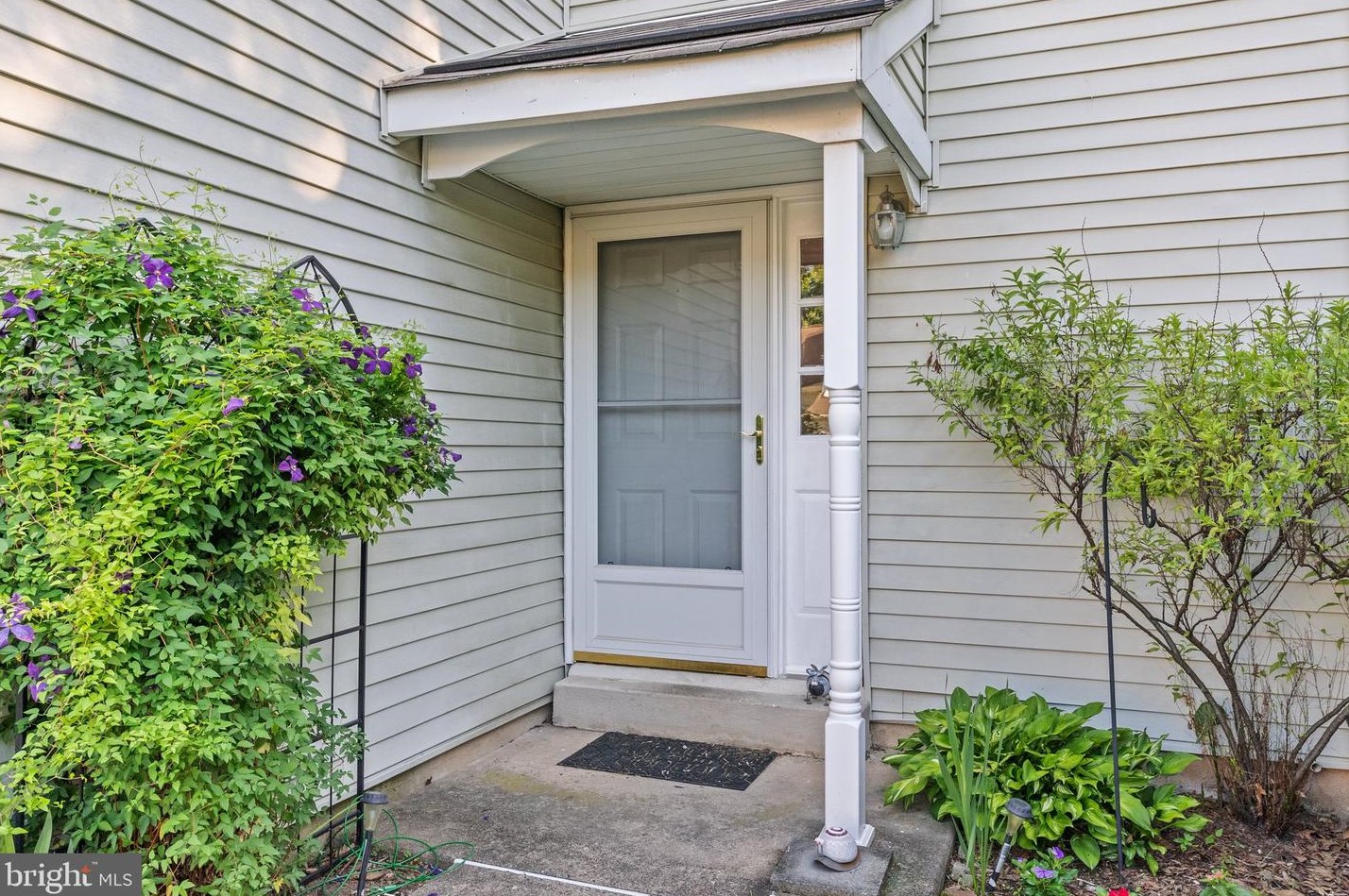 519 Ashton Cir, Langhorne, PA 19053-1952