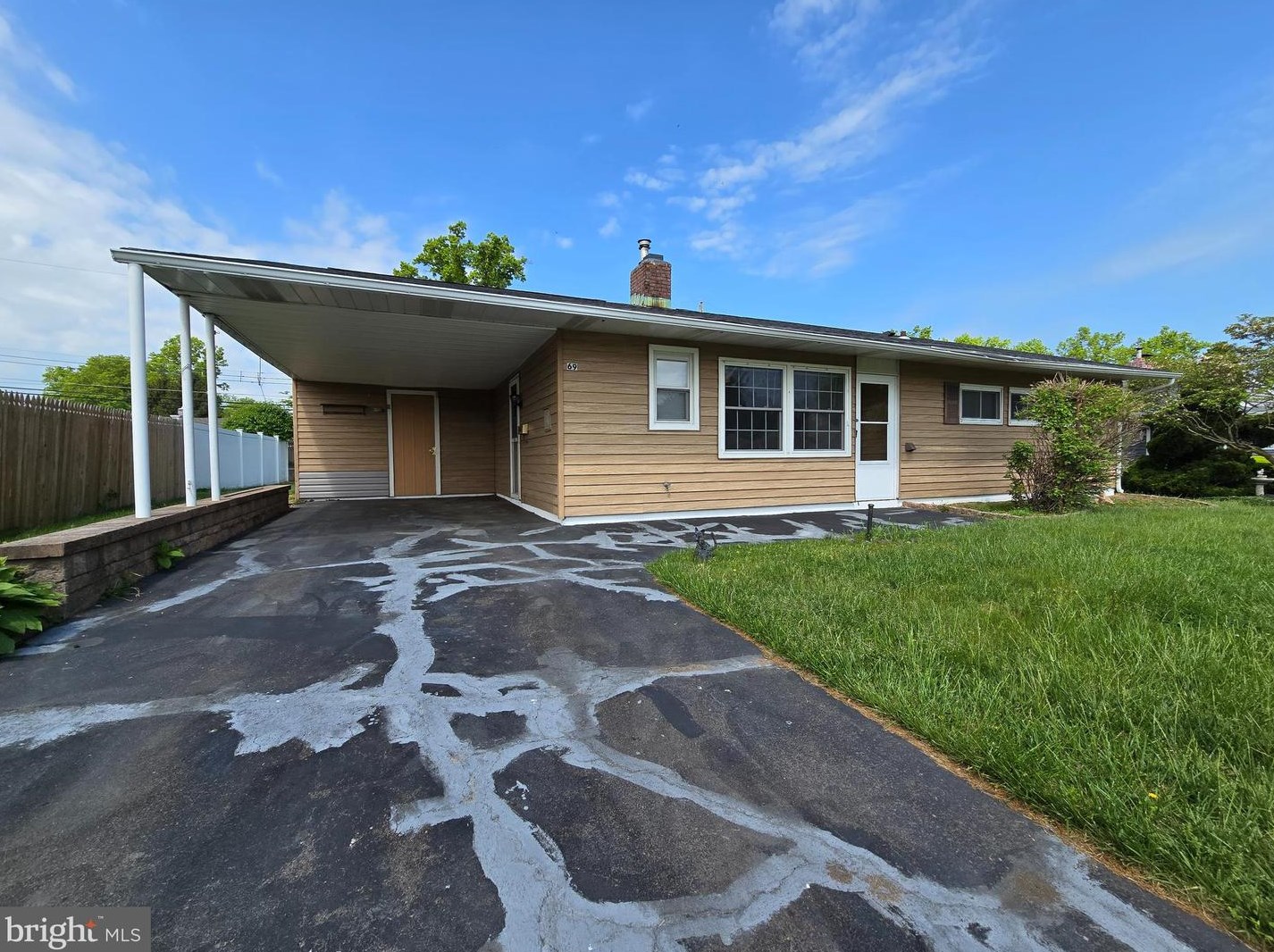 69 Thimbleberry Ln, Levittown, PA 19054
